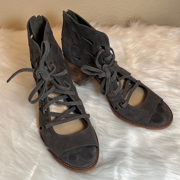 Vince Camuto Gray Open Toe Lace Shoes - Picture 1 of 14